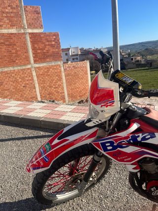 Beta RR Enduro Roja y Blanca