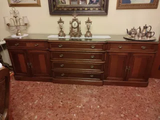 Aparador clásico madera y cristal