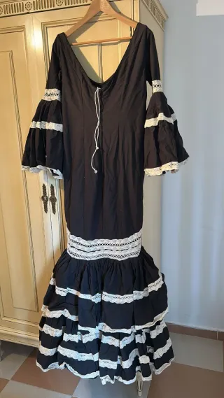 Traje Flamenca Negro con Encaje