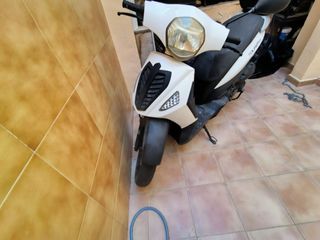 Moto Scooter Hanway Tourer 125 Negra/Blanca