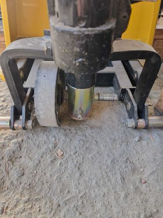 Transpaleta Tijera Total Lifter 310€ falta 1 rueda