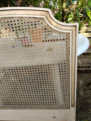 Cabecero de madera y ratán beige