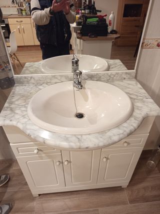 Mueble de baño mármol y MDF lacado brillo