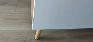 Mesa de centro madera y blanca.