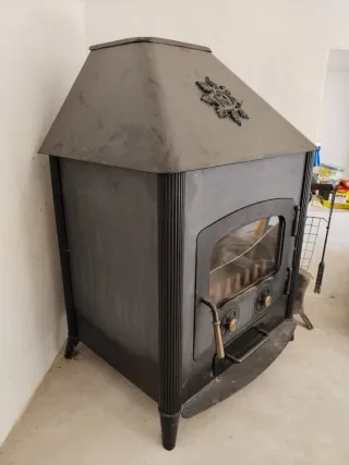 Estufa de leña negra, precio negociable