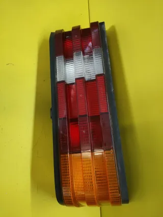 PILOTO TRASERO DERECHO MERCEDES W201 190E 190D