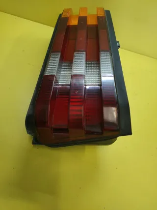 PILOTO TRASERO DERECHO MERCEDES W201 190E 190D