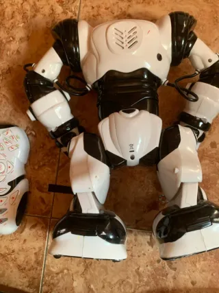 Robot Juguete con Mando a Distancia
