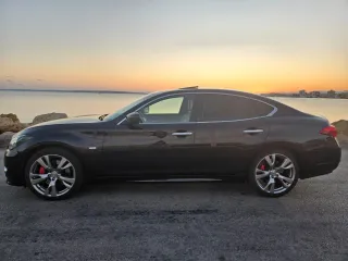 Infiniti M30 2012
