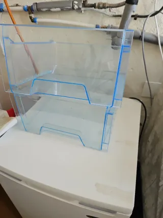 Congelador pequeño con cristal roto