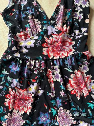 Tutina Bershka con scollo a cuore