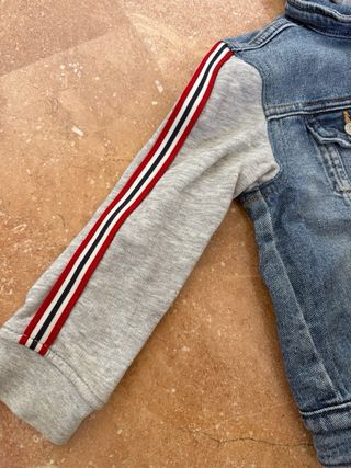 Chaqueta vaquera con capucha T4