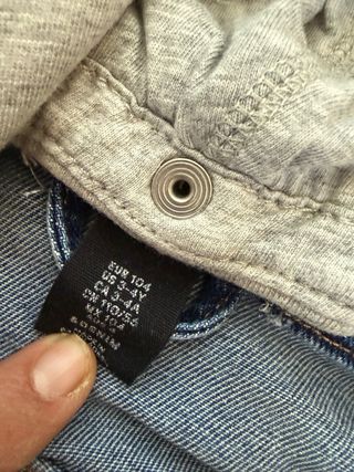 Chaqueta vaquera con capucha T4