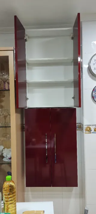 DOS ARMARIOS .Cocina/Baño Rojo y Plateado