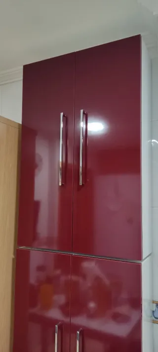 DOS ARMARIOS .Cocina/Baño Rojo y Plateado