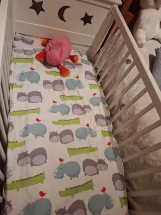 Cuna blanca con colchon sabanas y nordico