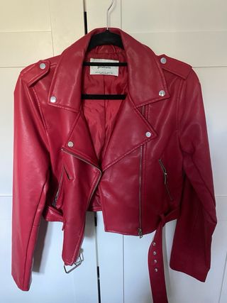 Cazadora Biker Roja Stradivarius Talla M