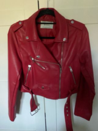 Cazadora Biker Roja Stradivarius Talla M