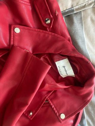 Cazadora Biker Roja Stradivarius Talla M