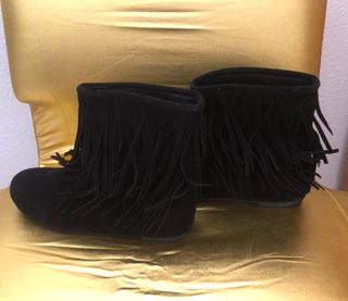 Botas planas ante negro con flecos