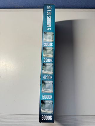 Flexo de escritorio plateado y blanco