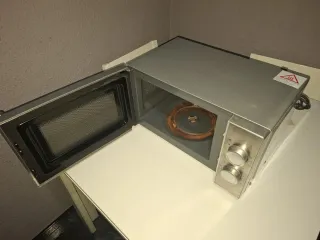 Microondas Taurus Plateado