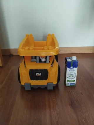 Camión de juguete CAT