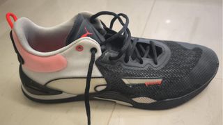 Zapatillas Puma Negras y Rojas Como nuevas