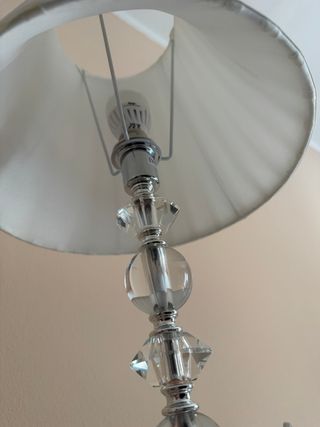 Lámpara de mesa salón cristal y tela