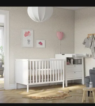 Cuna Ikea Blanca con colchón y sabanas