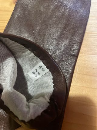 Guantes de piel marrones