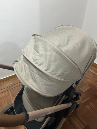 Carrito de bebé marrón