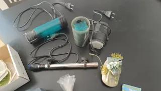 Acuario 100L con equipamiento y decoración