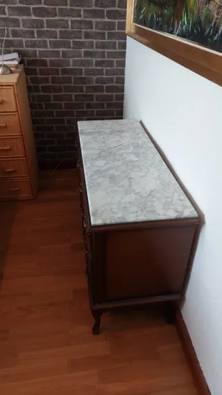 Cajonera / cómoda de madera con tapa de mármol