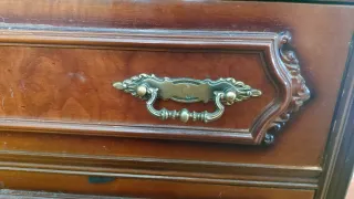 Cajonera / cómoda de madera con tapa de mármol