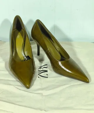 Zapatos de tacón Zara piel verde militar