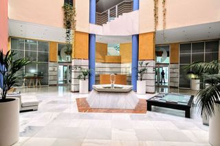 Oficina en venta en Puerto Banús en Marbella