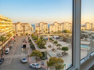 Oficina en venta en Puerto Banús en Marbella