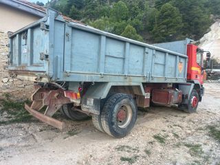 Camión volquete Iveco EuroTrakker