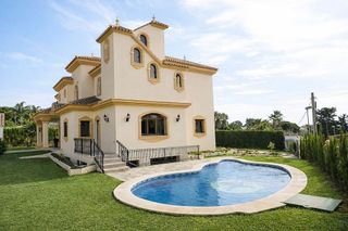 Chalet en alquiler en Elviria en Marbella