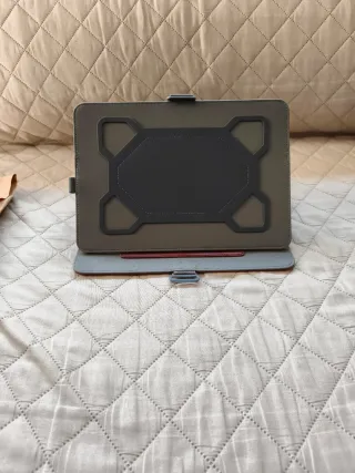 Funda Tablet 10 en color negro con Compartimentos