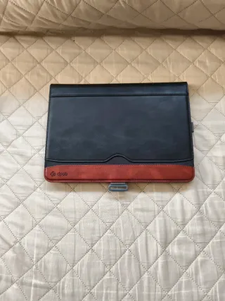 Funda Tablet 10 en color negro con Compartimentos