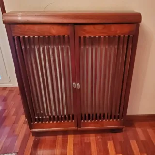 Mueble cubre radiador de madera. Precio negociable