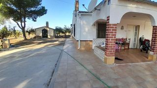 Chalet en venta en Yecla