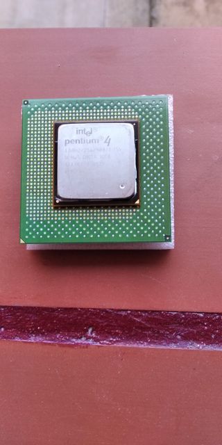 Procesador Intel Pentium 4-1.5 GHz-L2: 256 KB.