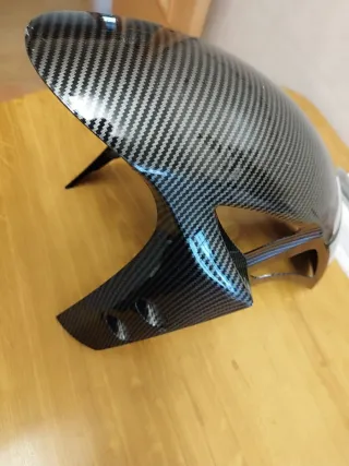Guardabarros delantero carbono moto