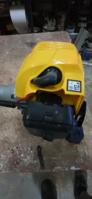 Desbrozadora gasolina amarilla