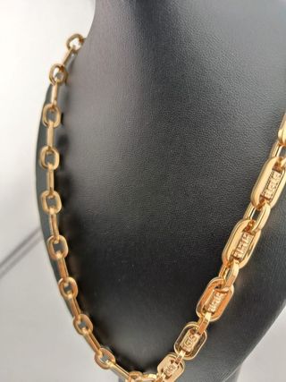 Cadena de eslabones dorados