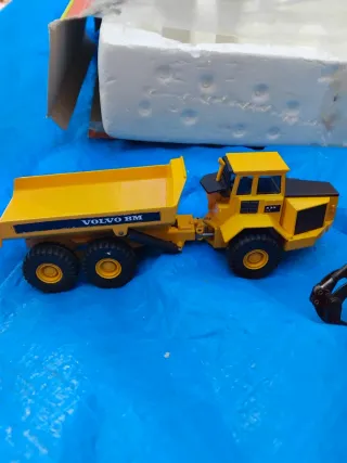 Maquinaria JOAL Die Cast. Caja deteriorada