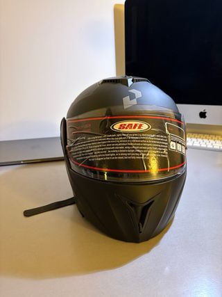 Casco de moto negro